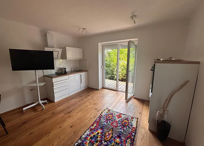 Апартаменти Cozy With Garden In Free Parking *